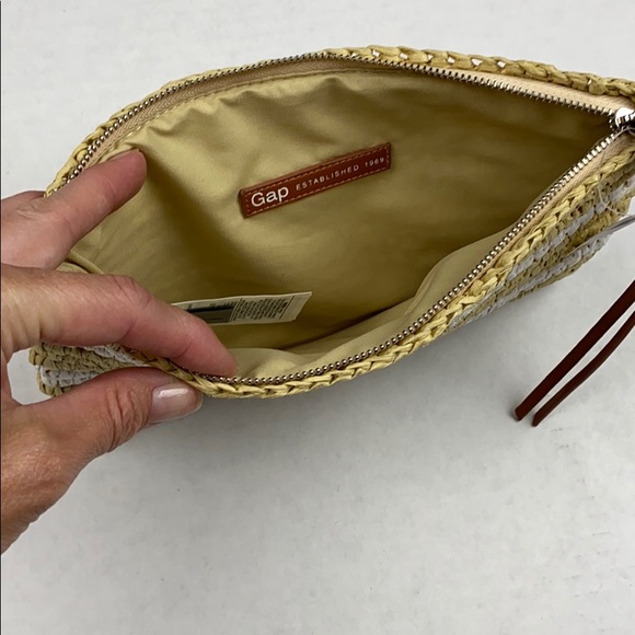 NWT GAP Tan & White Woven Straw Zippered Clutch - Picture 5 of 8